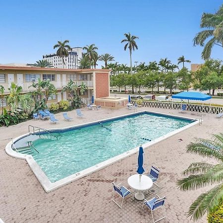 Vacation Retreat Pool Walk To Hallandale Beach Apartment Exterior photo