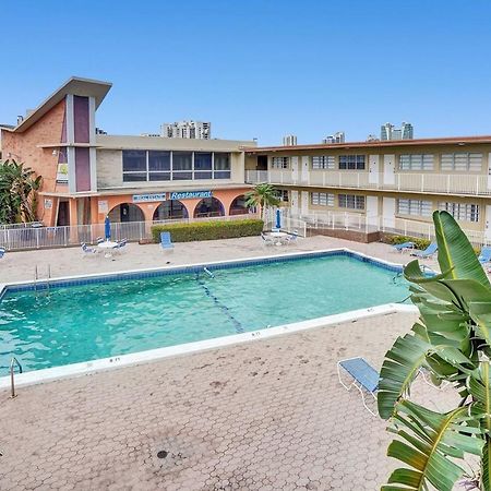 Vacation Retreat Pool Walk To Hallandale Beach Apartment Exterior photo