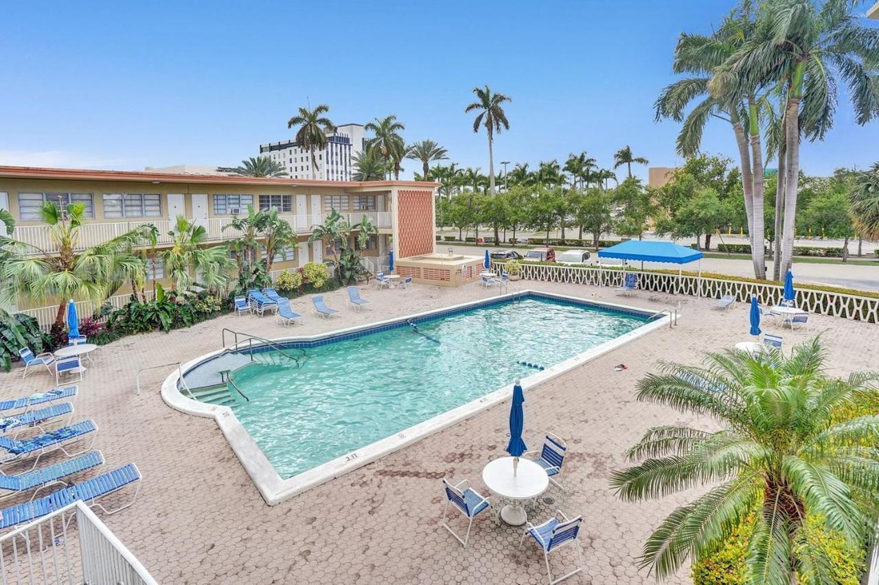 Vacation Retreat Pool Walk To Hallandale Beach Apartment Exterior photo