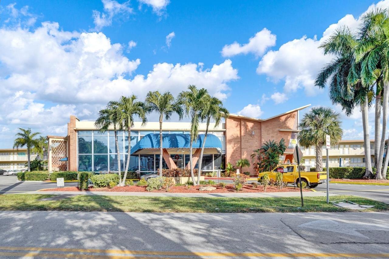 Vacation Retreat Pool Walk To Hallandale Beach Apartment Exterior photo